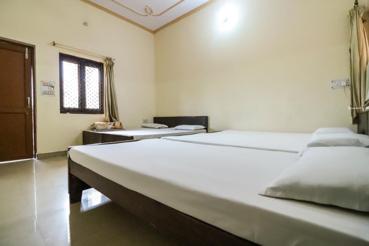 Spot On 60838 Shri Giriraj Dham Hotel Govardhan Екстериор снимка
