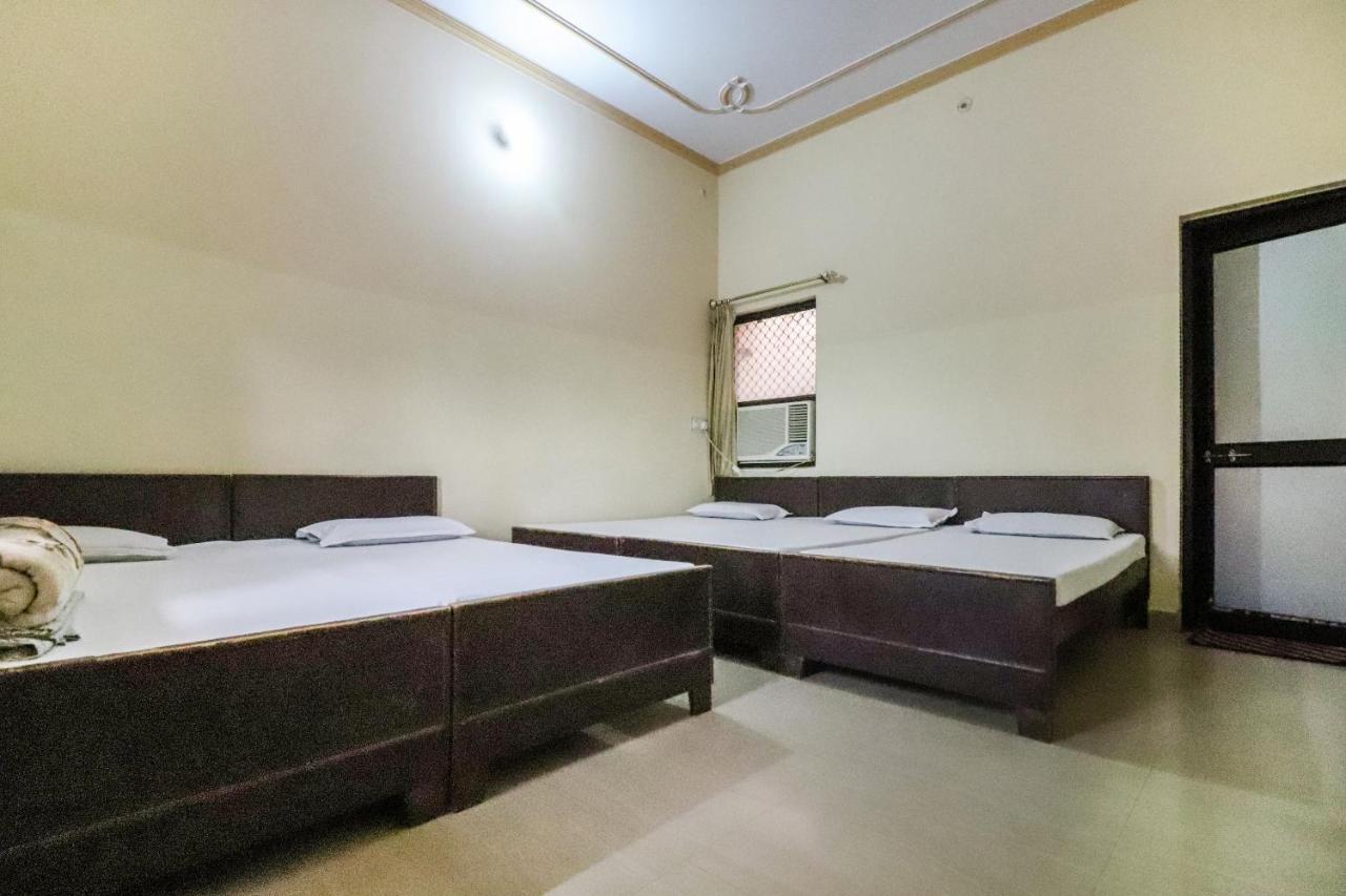 Spot On 60838 Shri Giriraj Dham Hotel Govardhan Екстериор снимка