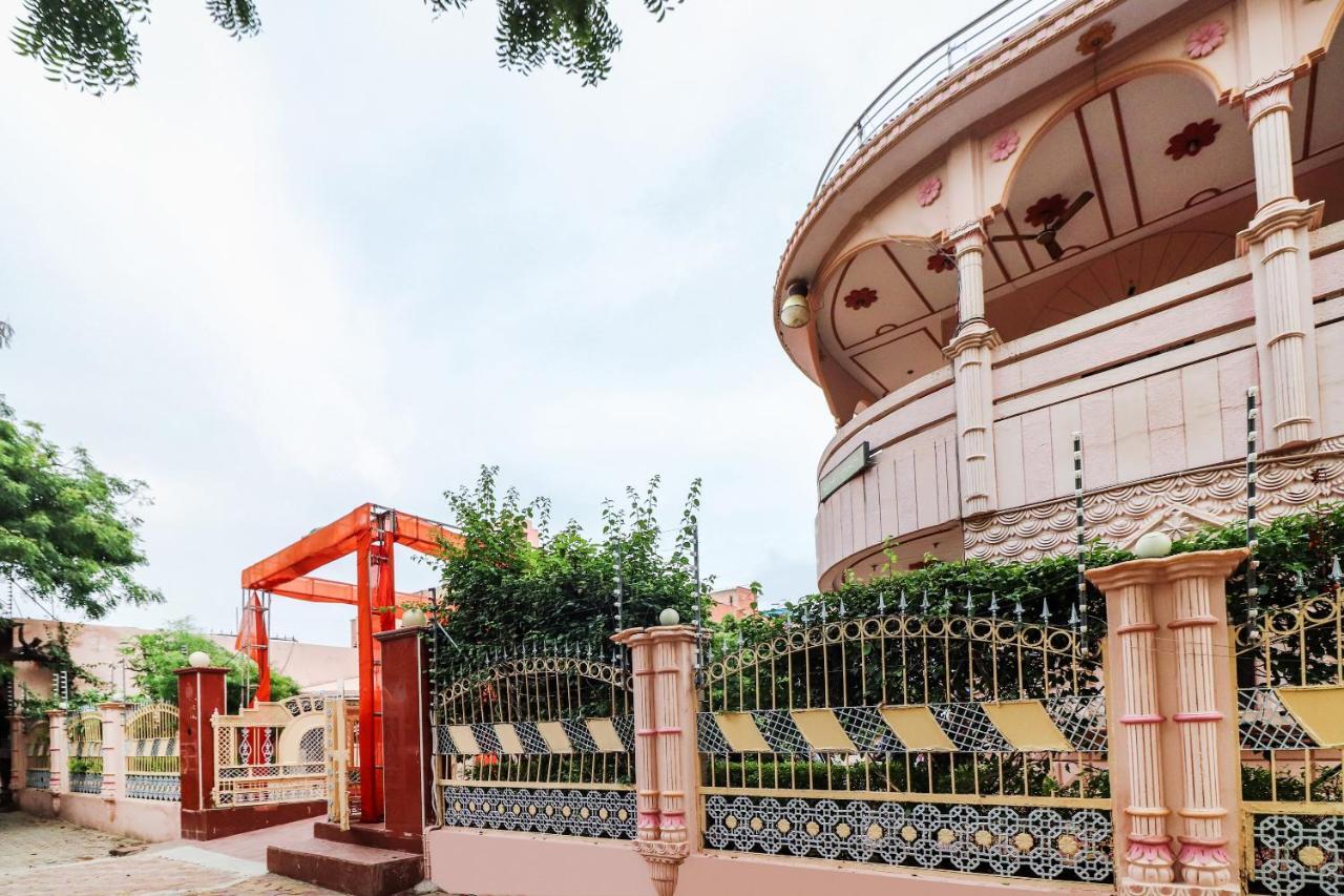 Spot On 60838 Shri Giriraj Dham Hotel Govardhan Екстериор снимка