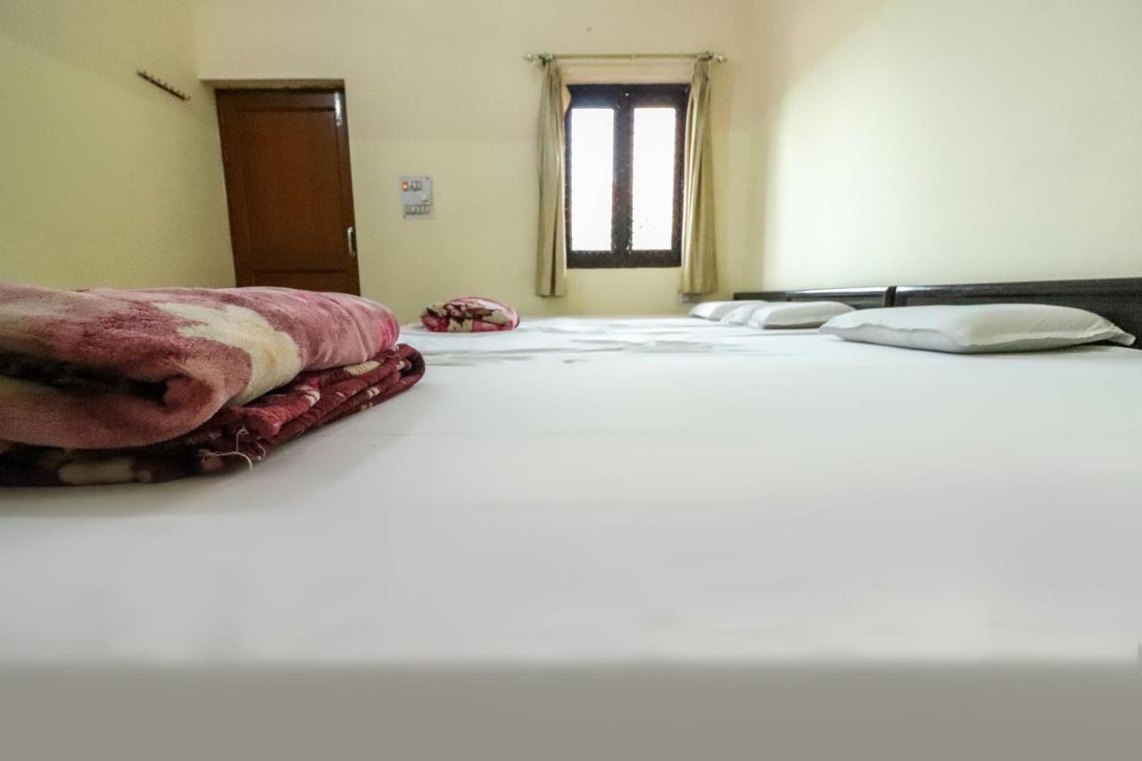Spot On 60838 Shri Giriraj Dham Hotel Govardhan Екстериор снимка